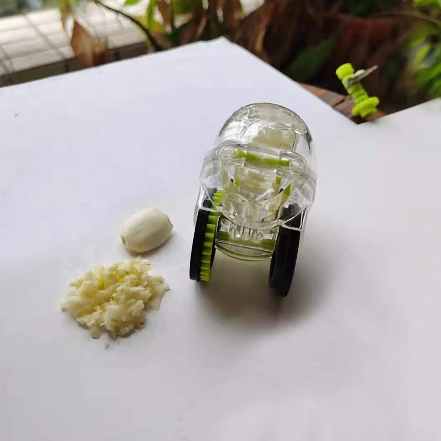 Max | Rolling Garlic Chopper & Hand Mincer Tool - Garlic Presser
