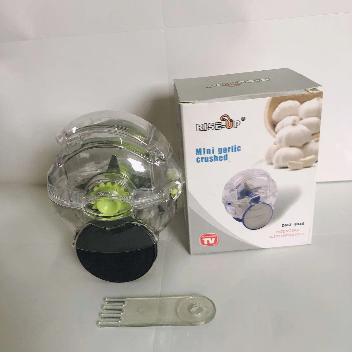 Max | Rolling Garlic Chopper & Hand Mincer Tool - Garlic Presser